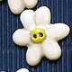 Incomparable Buttons Ceramic Buttons - L089 - White Daisy