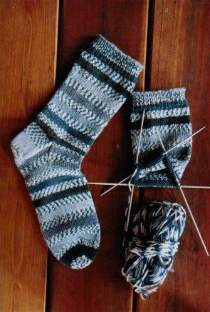 Knitting Pure and Simple Sock Patterns - 242 - Beginner's Mid-Weight Sock Pattern
