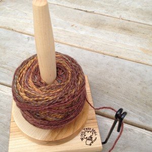 Wool Tree Mill Wool Tree - Maple with Yarn Guide