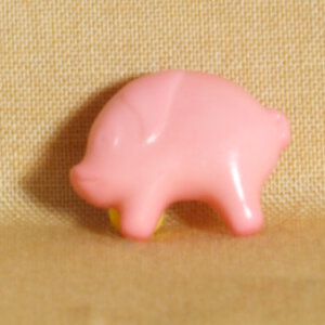 Muench Plastic Buttons - Little Piggy - Pink