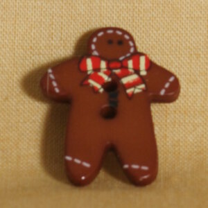 Muench Plastic Buttons - Gingerbread Boy