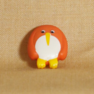 Muench Plastic Buttons - Penguin - Orange (15mm)
