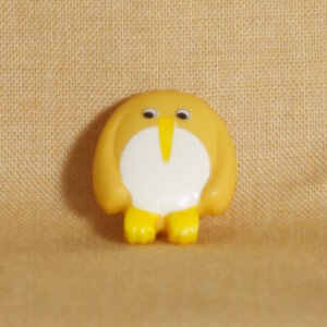 Muench Plastic Buttons - Penguin - Yellow (15mm)
