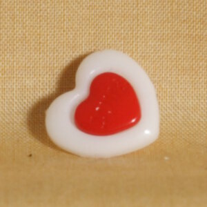Muench Plastic Buttons - Love - White (15mm)