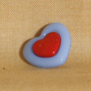 Muench Plastic Buttons - Love - Periwinkle (15mm)