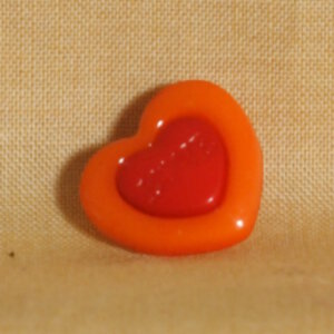 Muench Plastic Buttons - Love - Orange (15mm)