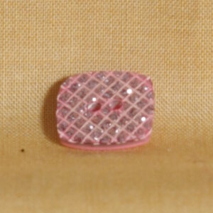 Muench Plastic Buttons - Glitter Square - Pink (13mm)