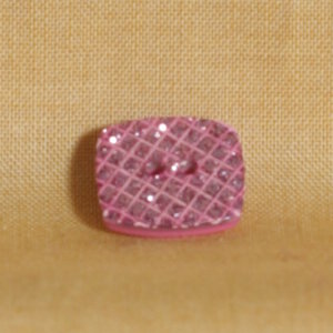 Muench Plastic Buttons - Glitter Square - Lavender/Pink (13mm)