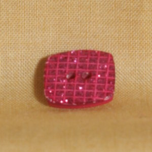 Muench Plastic Buttons - Glitter Square - Dark Pink (13mm)