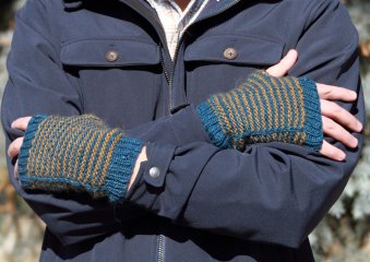 Ruby Crest Hat and Mitts