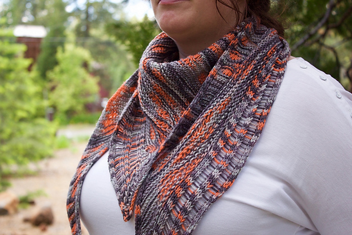 Lorna's Laces Sportmate Cell Block Shawlette Kit - Scarf and Shawls ...
